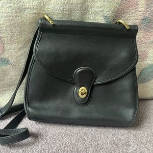 Vintage Coach Logan bag in black in amazing condition!